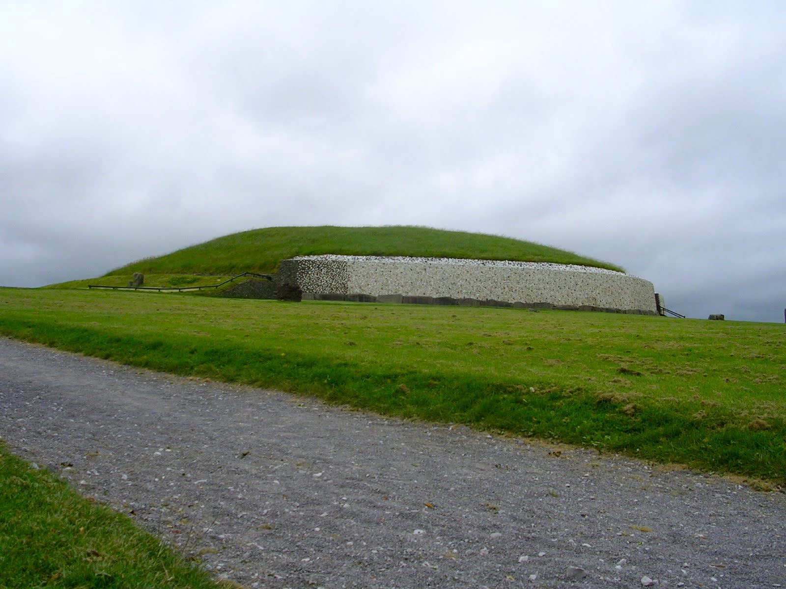 Newgrange mound at Brú na Bóinne